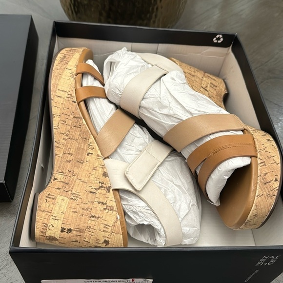 NATURALIZER Cynthia Ankle Strap Sandals - Picture 2 of 7